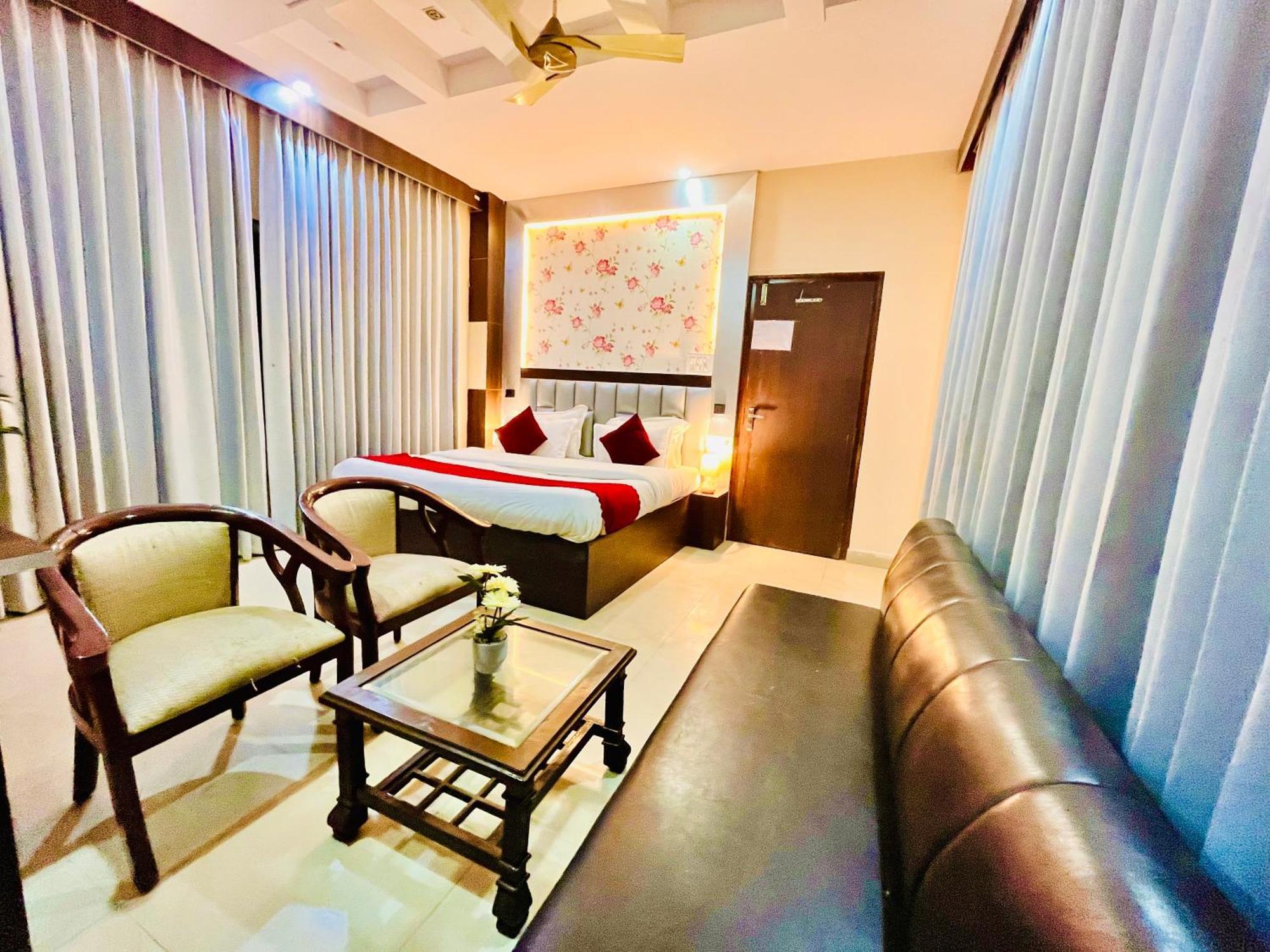 The Ramawati - A Four Star Luxury Hotel Near Ganga Ghat Haridwar Exterior photo